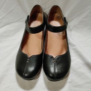 NWOT Taos samba Leather black Mary janes